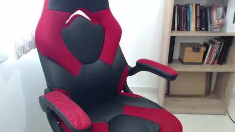 sara online show from November 25, 2:50 pm