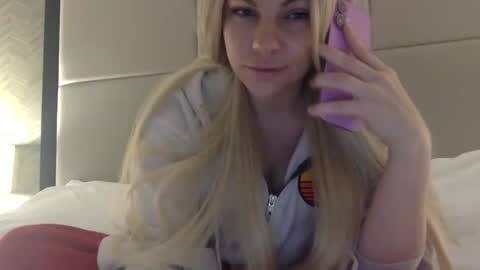 Snapshot of nicecolddrink2 chatting on April 7, 10:05 am Amber online show from April 7, 10:05 am