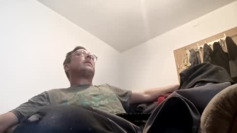 Snapshot of nicefuck0077 chatting on October 31, 12:11 am nicefuck0077 online show from October 31, 12:11 am