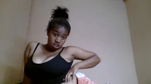 nicelly01 online show from May 18, 12:40 am