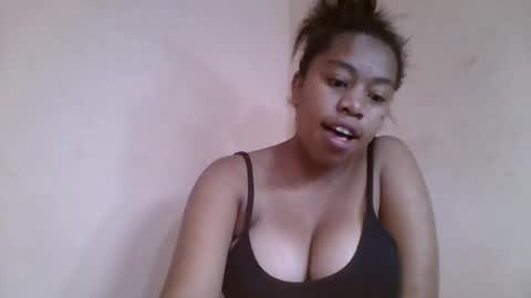 Snapshot of nicelly01 chatting on June 19, 6:29 am nicelly01 online show from June 19, 6:29 am