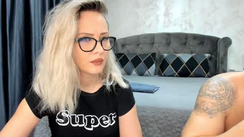 Snapshot of nicepussyfuckk18 chatting on January 10, 7:04 am Sophie online show from January 10, 7:04 am