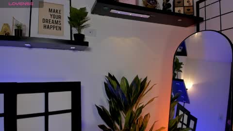 nickie_reed_ online show from April 23, 10:12 pm