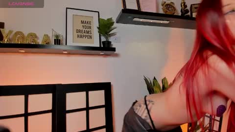 nickie_reed_ online show from April 24, 10:12 pm