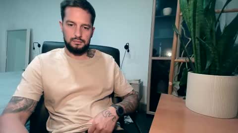 Snapshot of nickmaxx541 chatting on October 23, 10:47 am Nick maxx online show from October 23, 10:47 am