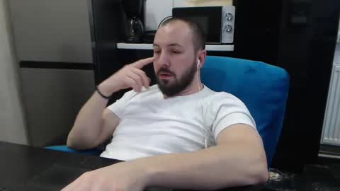 Julian online show from February 4, 11:31 pm