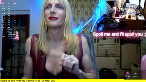 Snapshot of nicktu52 chatting on February 25, 12:14 am nicktuuk online show from February 25, 12:14 am