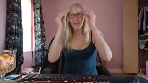 nicktuuk online show from April 16, 4:30 pm