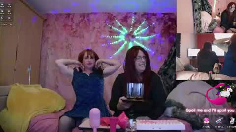 Snapshot of nicktu52 chatting on June 10, 11:35 pm nicktuuk online show from June 10, 11:35 pm