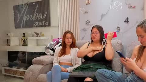Snapshot of nicky_as chatting on May 1, 1:37 pm nicky_as online show from May 1, 1:37 pm