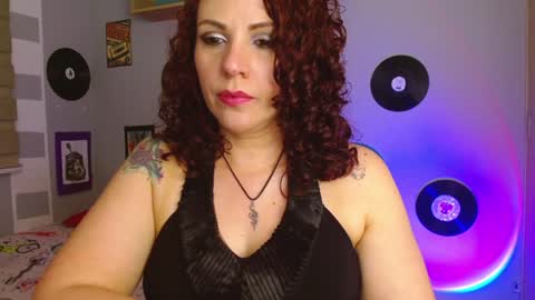 Snapshot of nicky_lucy_m chatting on December 27, 2:04 am lucy online show from December 27, 2:04 am