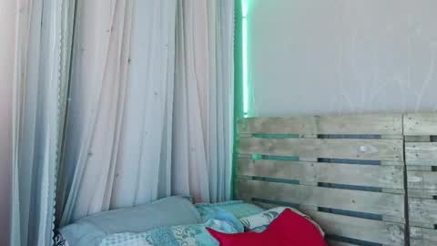 Snapshot of nicky_oli chatting on February 23, 2:35 pm nicky_oli online show from February 23, 2:35 pm