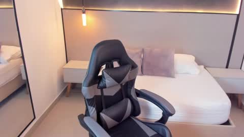 Nicky  online show from October 7, 2:20 am