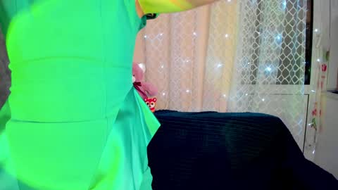 Snapshot of nicky_weekends chatting on December 31, 5:51 pm Nicky Weekends online show from December 31, 5:51 pm