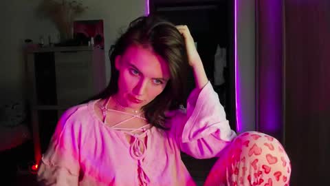 Snapshot of nicky_weekends chatting on February 14, 5:57 pm Nicky Weekends online show from February 14, 5:57 pm