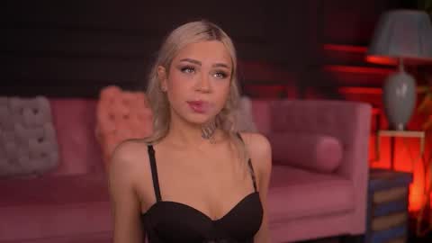 Snapshot of nickybennz chatting on November 22, 7:02 pm Nicky online show from November 22, 7:02 pm