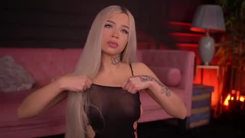 Snapshot of nickybennz chatting on November 23, 7:13 pm Nicky online show from November 23, 7:13 pm