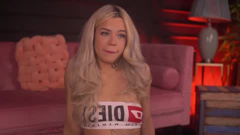 Snapshot of nickybennz chatting on November 27, 9:28 pm Nicky online show from November 27, 9:28 pm