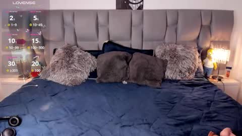 Snapshot of nickytouse chatting on December 5, 1:03 am Nicky online show from December 5, 1:03 am