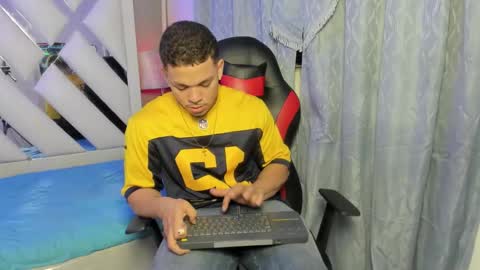 nico_blaze7 online show from March 3, 7:53 pm