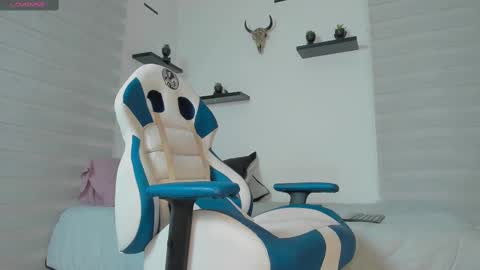 Snapshot of nico_diaz chatting on February 13, 5:16 am -  -  11 online show from February 13, 5:16 am