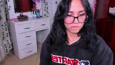 Snapshot of nico_lette_ chatting on December 7, 3:25 am Nico online show from December 7, 3:25 am