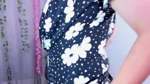 Snapshot of nico_lette_ chatting on February 15, 6:12 am Nico online show from February 15, 6:12 am