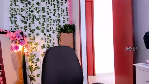 Snapshot of nico_lette_ chatting on September 25, 8:12 pm Nico online show from September 25, 8:12 pm