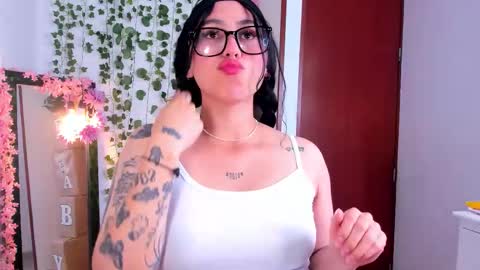 Snapshot of nico_lette_ chatting on September 29, 12:05 am Nico online show from September 29, 12:05 am