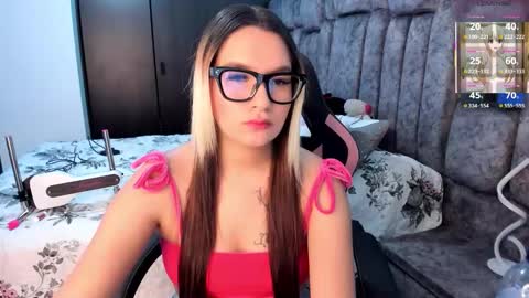 Snapshot of nicol_080 chatting on October 18, 5:57 pm YuliEM online show from October 18, 5:57 pm