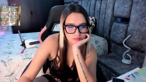 Snapshot of nicol_080 chatting on October 23, 7:23 pm YuliEM online show from October 23, 7:23 pm