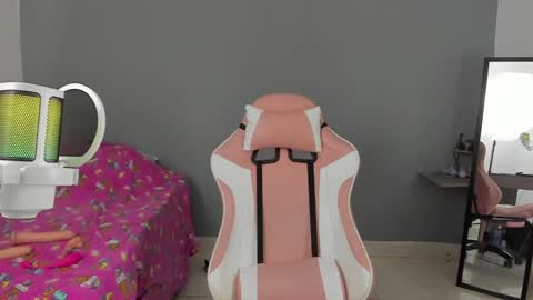 Snapshot of nicol_jone chatting on February 1, 6:43 am Nicol sanchez online show from February 1, 6:43 am