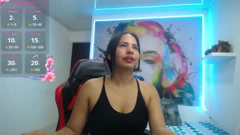 nicol_ross19 online show from April 16, 7:03 pm