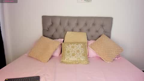 Snapshot of nicol_swift_ chatting on July 23, 11:02 pm Nicol online show from July 23, 11:02 pm