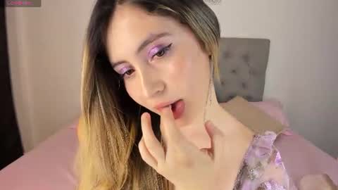 Snapshot of nicol_swift_ chatting on July 25, 11:35 pm Nicol online show from July 25, 11:35 pm