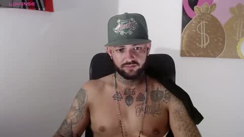 Snapshot of nicolas_torres99 chatting on January 28, 4:18 am nicolas online show from January 28, 4:18 am