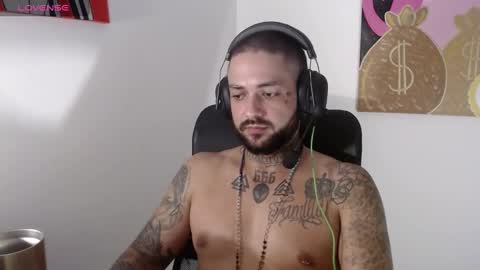 Snapshot of nicolas_torres99 chatting on February 2, 2:17 am nicolas online show from February 2, 2:17 am