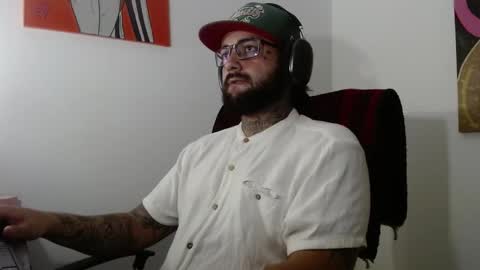 Snapshot of nicolas_torres99 chatting on February 15, 3:42 am nicolas online show from February 15, 3:42 am