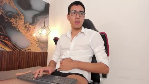 nicolasfine online show from December 3, 1:31 pm