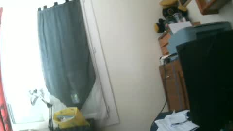 Snapshot of nicolasllavfrouen chatting on June 15, 9:11 am nicolasllavfrouen online show from June 15, 9:11 am