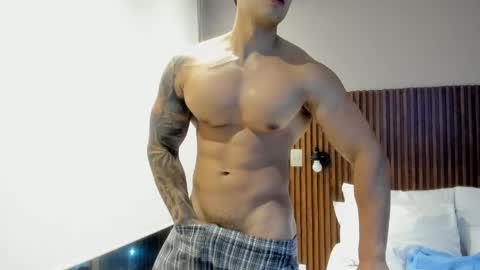 Snapshot of nicolasmuscle chatting on May 2, 6:51 am Andres online show from May 2, 6:51 am