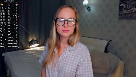 Nicoletta online show from October 18, 5:35 pm