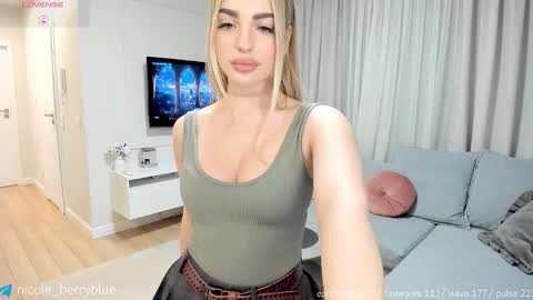 Nicole online show from December 17, 9:21 pm