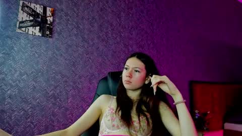 Snapshot of nicole_charm chatting on December 7, 11:51 am GMT7TueWedThSu 0300am-0900am. Sa 1000am-0400pm online show from December 7, 11:51 am