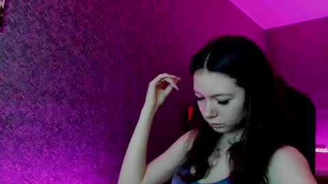 Snapshot of nicole_charm chatting on December 18, 12:43 am GMT7TueWedThSu 0300am-0900am. Sa 1000am-0400pm online show from December 18, 12:43 am