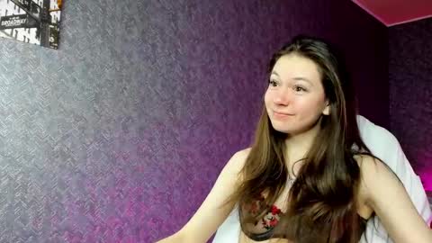 Snapshot of nicole_charm chatting on December 26, 3:27 am GMT7TueWedThSu 0300am-0900am. Sa 1000am-0400pm online show from December 26, 3:27 am