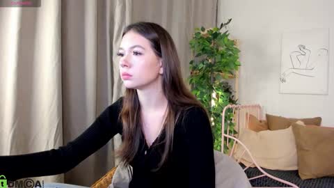 Snapshot of nicole_charm chatting on September 8, 9:03 pm GMT7TueWedThSu 0300am-0900am. Sa 1000am-0400pm online show from September 8, 9:03 pm