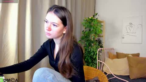 Snapshot of nicole_charm chatting on September 9, 9:58 pm GMT7TueWedThSu 0300am-0900am. Sa 1000am-0400pm online show from September 9, 9:58 pm