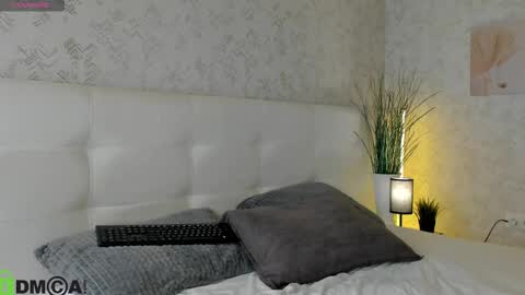 Snapshot of nicole_charm chatting on September 21, 8:54 pm GMT7TueWedThSu 0300am-0900am. Sa 1000am-0400pm online show from September 21, 8:54 pm