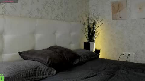 Snapshot of nicole_charm chatting on September 22, 8:44 pm GMT7TueWedThSu 0300am-0900am. Sa 1000am-0400pm online show from September 22, 8:44 pm